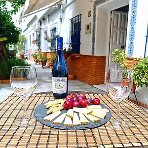 Tipico Y Pintoresco Patio De Vecinos, Con Encanto Apartamento